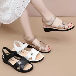 2026 New Fashionable Casual WomenS Sandals For Outdoor Wear Hollowed-Out Breathable Soft Sole Durable Home Slippers
