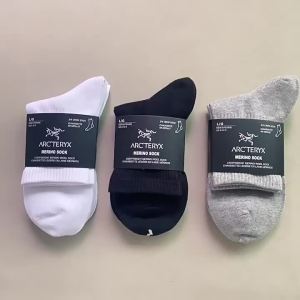 New Korean Style MLB Trendy brand baseball socks for men and women NY High-quality embroidered black and white mid-calf sports socks