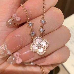 AE Dây chuyền cỏ bốn lá vỏ hồng dành cho nữ thiết kế thời trang độc đáo sang trọng nhẹ nhàng dây chuyền xương quai xanh mang lại cảm giác độc đáo và cao cấp vòng cổ choker hợp xu hướng.