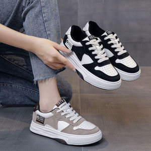 ใหม่รองเท้ากีฬาสำหรับผู้หญิงรองเท้านักเรียนอเนกประสงค์สไตล์เกาหลีพื้นหนารองเท้าผ้าใบพื้นหนากันลื่นและทนต่อการสึกหรอ