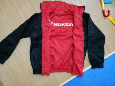 Áo khoác gió Honda 2 mặt đỏ đen cho thợ sửa xe máy. | Thế Giới Thợ Xe
