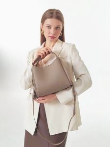 Simple bucket bag made of top-grain cowhide a stylish handbag and shoulder bag for women