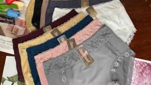 [ส่งเร็วพิเศษ!] 1303#กางเกงในเต็มตัวเเต่งลูกไม้ผ้านิ่มลื่น เอว 27-32 นิ้ว ใส่กระชับใส่สบายป้าย Sisterhood