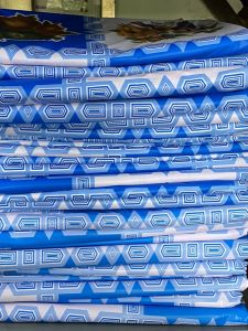 khăn  trải bàn nhựa PVC chống thấm nước in hoakẻ ô xanh đỏ tiêu chuẩn chất lượng