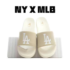 2025 Summer New 【Original】 MLB NY Fashion Lightweight Comfortable Mens and Womens Slides Outdoor Beach Slippers