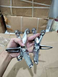 Footstep gantung satria fu jupiter z vega r vega new pnp / step robot fu / pijakan kaki belakang fu ( CROME ) ANTI KARAT