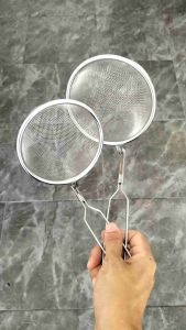 กระชอนชาบู กระชอนหูเกี่ยว กระชอนตาถี่ (2 ขนาด) ก้นนูน สแตนเลสแข็งแรง คุณภาพเล็กๆ เป็นที่นิยมใช้งาน