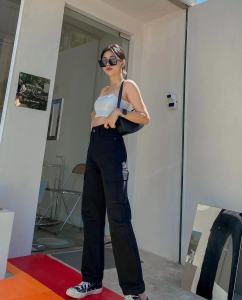 ส่งเร็ว กางเกงยีนส์ผู้หญิง ทรงกระบอก เอวสูง กระเป๋าข้างคาโก้ ฟอกเซอร์