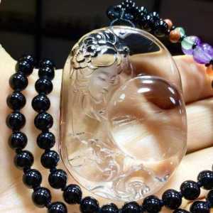 Natural crystal pendant meticulously crafted. The crystal is crystal clear and transparent. Wearing it attracts wealth and ensures safety. It is also accompanied by a national inspection certificate allowing you to purchase with peace of mind.