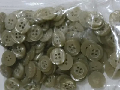 Kancing Safari 15mm 1.5 cm isi 144pcs / kancing baju 4 lobang 15CM