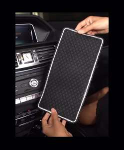 แผ่นรองกันลื่น แผ่นวางโทรศัพท์กันลื่นในรถยนต์ แผ่นรองกันลื่นซิลิโคน พร้อมส่ง