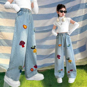 130-160กางเกงเด็ก girls กางเกงยีนส์ขากว้าง แฟชั่นฤดูร้อน ทรงหลวม เอวยางยืด รูปแบบการปัก ใหม่สําหรับปี 2025
