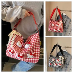 FGJEB ผ้าใบ กระเป๋าสะพายไหล่ลายตาราง KT แบบญี่ปุ่น น่ารัก กระเป๋าสะพายข้าง กระเป๋าเก็บของ ความจุขนาดใหญ่ กระเป๋าโท้ตตุ๊กตาคิตตี้ สาวๆ