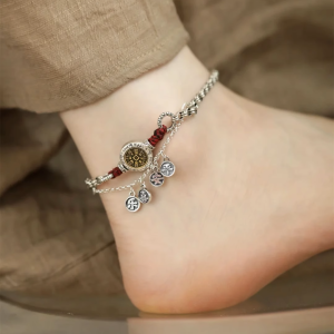 已开光 招财 一步一平安一步一喜乐山鬼花钱红绳脚链女复古流苏吊坠铜钱脚踝链礼物 Mountain Ghost Pays Red Rope Ankle Chain Female Retro Tassel Pendant Copper Coin Ankle Chain Gift