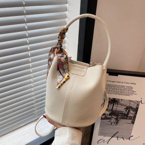 2025 NEW Womens Bag New Fashion Internet Popular Single Shoulder Bag with Small Texture Crossbody Bucket Bag Crossbody Bag时尚包包