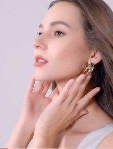 ต่างหูห่วงสามห่วงรามกันต่างหูสุดฮิตมากในตอนนี้ใส่แมทได้กับทุกชุด ดูเก๋