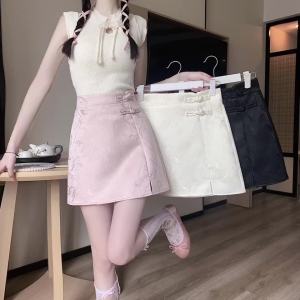 Ammin 2024 mùa hè mới Trung Quốc cao eo Jacquard váy của phụ nữ cổ điển tấm khóa vẽ Xếp Li Eo một dòng chống trượt Xẻ Bên Hông thiết kế thanh lịch Chân Váy Ngắn