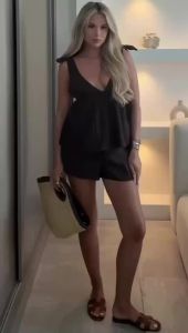 Bộ đồ nữ thời trang HH trang trí nơ bộ đồ liền thân cổ V không tay + quần shortcó túi bên hông và thắt lưng co giãn