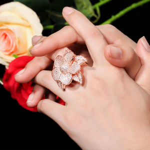 SEQUITO Top Quality 3D Rose Gold Plated Flower Ring Valuable Full Micro Paved Tiny Bling White AAA Cubic Zircon Stones Lady Banquet Finger Jewelry for Evening Party SR125