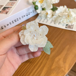 Ready Stock Pearl Camellia flower Leaf Hairpin French retro side Bangs word Duckbill clip sweet girl Hair Accessories