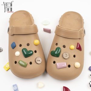 16Pcs/Set Perforated Crocs Jibbitz Charms Shoes Accessories Personalized Irregular Geometric Love Shoes Flower Shoe Buckle DIY Removable Clogs Decoration for Crocs