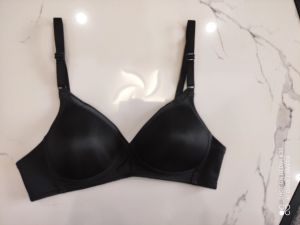 Áo lót nữ Triumph Form & Beauty 220 P không gọng mút vừa quả trơn