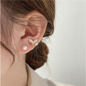 ANTING KOREA WANITA TITANIUM ANTING TUSUK MOTIF FISHTAIL PEARL GIWANG AKSESORIS FASHION IMPORT ANT62 ZIORRA