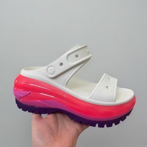 Sục nhựa nữ MEGA CRUSH bóng đế cao cực tôn dáng sục nhựa nguyên khối siêu bền.