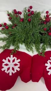 xpkQ Glove Shape Christmas Wreath Simulated Flower Festive Wreath Christmas Garland Seasonal Wall Decoration Artificial Wreath N7Y3P