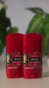 Lăn khử mùi Old Spice cho nam bảo vệ mồ hôi và mùi hôi 24/7 tươi mát kéo dài 24/7 dạng rắn vô hình Swagger với mùi gỗ tuyết tùng 2.6 oz (gói 2)