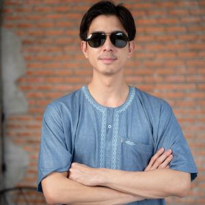 โต๊ปชายแขนสั้น ผ้าโพลีผสมคอตตอนใส่สบาย เครื่องแต่งกายมุสลิม งานปักลายอย่างดี(คละเฉด คละลายปัก)มีหลายไซส์ AE47วาริสมุสลิม