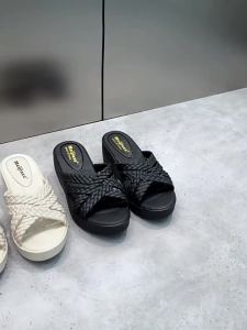 [Free Shipping] 2026 New Fashionable Casual Versatile Summer Thick-Soled Non-Slip Wedge Sandals