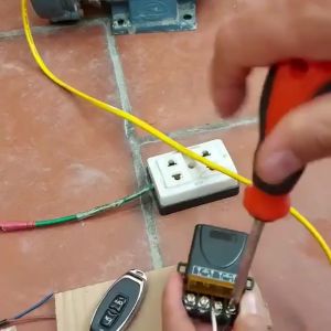 Bộ công tắc điều khiển từ xa RF 100m/ 220v/3000W - Dùng khiển máy rửa xe máy bơm nước