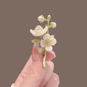 YAFEN Retro Temperament Green Jasmine Brooch For Women Weddings Banquet Office Brooch Gifts Clothes Pin Accessory Ornament
