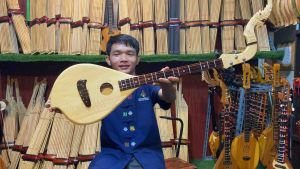 พิณโปร่ง งานไม้โมกสีขาวงาช้าง อุปกรณ์อย่างดี งานรับประกันคุณภาพ