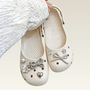 [Free Shipping] In-stock ballet-style perforated shoes for women fashionable soft-soled comfortable high-end slippers summer non-slip outdoor wear