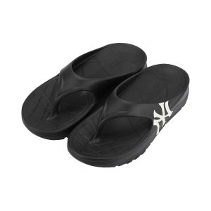 Dép MLB Xỏ Ngón Nữ Chunky Slider New York Yankees Ivory. Full box hàng chính hãng. Đế cao 5 phân.