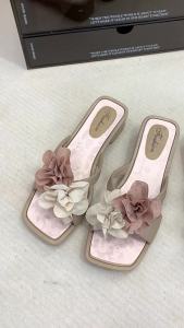 [Free Shipping] Comfortable and stylish chunky heel slide sandals new summer fashion versatile camellia square-toed sandals