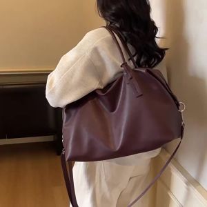 New womens bags with retro and niche designs and large storage capacity 2025 This tote bag is stylish unique and trendy. Its a single-shoulder crossbody bag.
