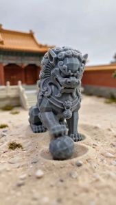 Vintage Chinese Stone‑Style Foo Lion Sculpture Miniature Guardian Lion for Diorama Home Ornament & Collection Piece