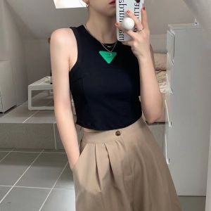 🌼Cute Shop🌼 เสื้อครอปแขนกุด07 รุ่นงานป้าย รัดรูปทรงสวยมาพร้อมกับบราในตัว ผ้ายืดแขนกุด เสื้อแฟชั่นฤดูร้อน