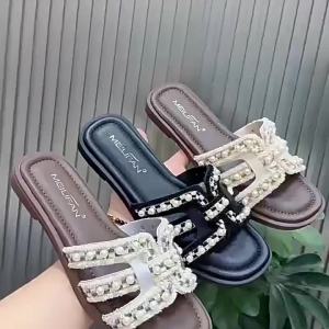 [Free Shipping] 2026 Spring Soft Sole Versatile Pearl Beach Sandals Flat Slippers