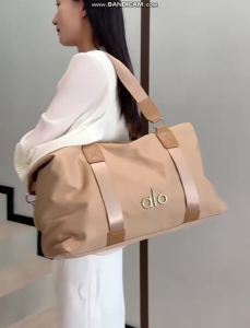 Ladies ALO Overnight Bag Multi Pocket Gym Travel Crossbody Duffle Bag