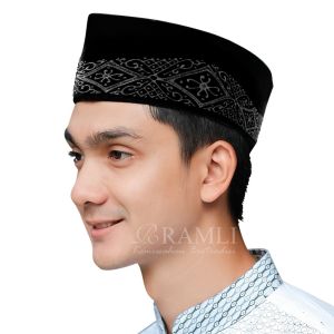Ramli Songkok Lukis Black Diamond AC Tinggi 9
