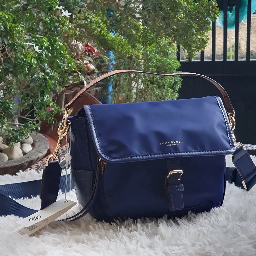 Tory burch perry nylon best sale crossbody navy