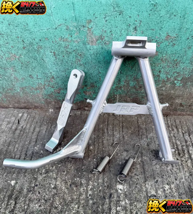 Universal%20Motorcycle%20Center%20Stand%20and%20Side%20Stand%20for%20Raider%20FI/Carb%20-%20Durable%20Alloy%20Frame%20Support%20-%20Image%202