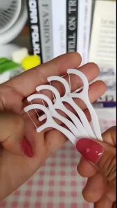 ไหมขัดฟันและเขี่ยเศษอาหารตามซอกฟัน ชนิดด้ามพลาสติก 50ชิ้น/กล่อง (อุปกรณ์ทำความสะอาดช่องปาก)