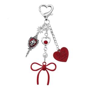 Trendy Skull And Heart Keychain Vintage Metal Bag Charm Bags Pendant For Backpack Keys Purse Decoration Birthday Gift