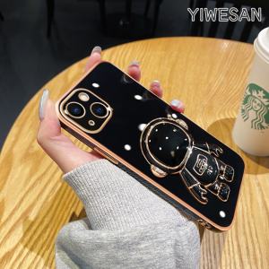 YIWESAN Casing Ponsel untuk iPhone 14 Pro Max 14 Plus 13 Pro Max 13 Mini 12 Pro Max 12 Mini 11 Pro Max Case lembut astronot lipat dudukan Casing ponsel HP lensa penuh pelindung silikon Softcase pelindung kreatif Kesing