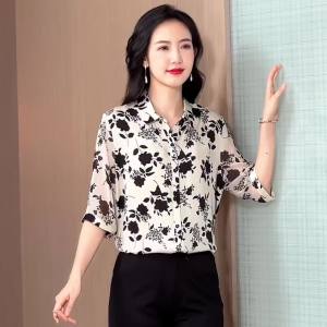 Ammin 2024 mùa hè đơn giản thời trang ve áo họa tiết hoa bằng mực ngắn tay in họa tiết áo cánh vải voan cỡ rộng phong cách Hàn Quốc Một hàng khuy áo blouse thanh lịch cao cấp